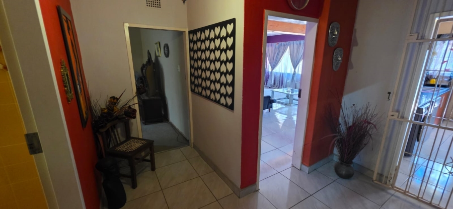 6 Bedroom Property for Sale in Wilkeville North West